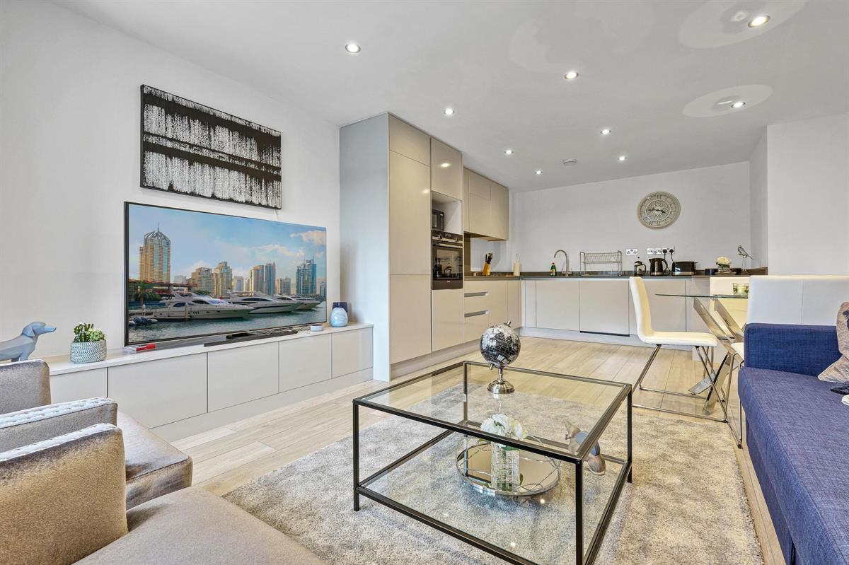 2 bed Apartment for rent in Ruislip. From Round Box Estates Ltd