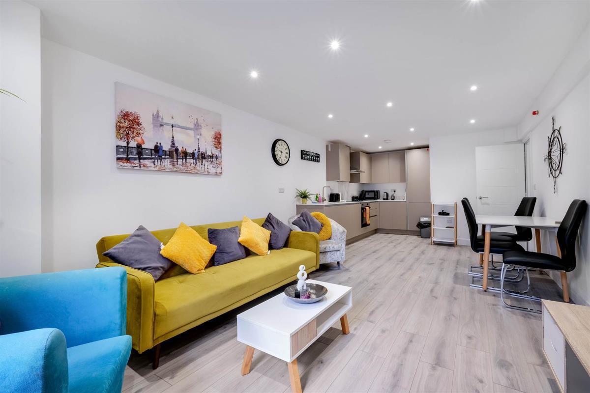 2 bed Apartment for rent in Camberley. From Round Box Estates Ltd