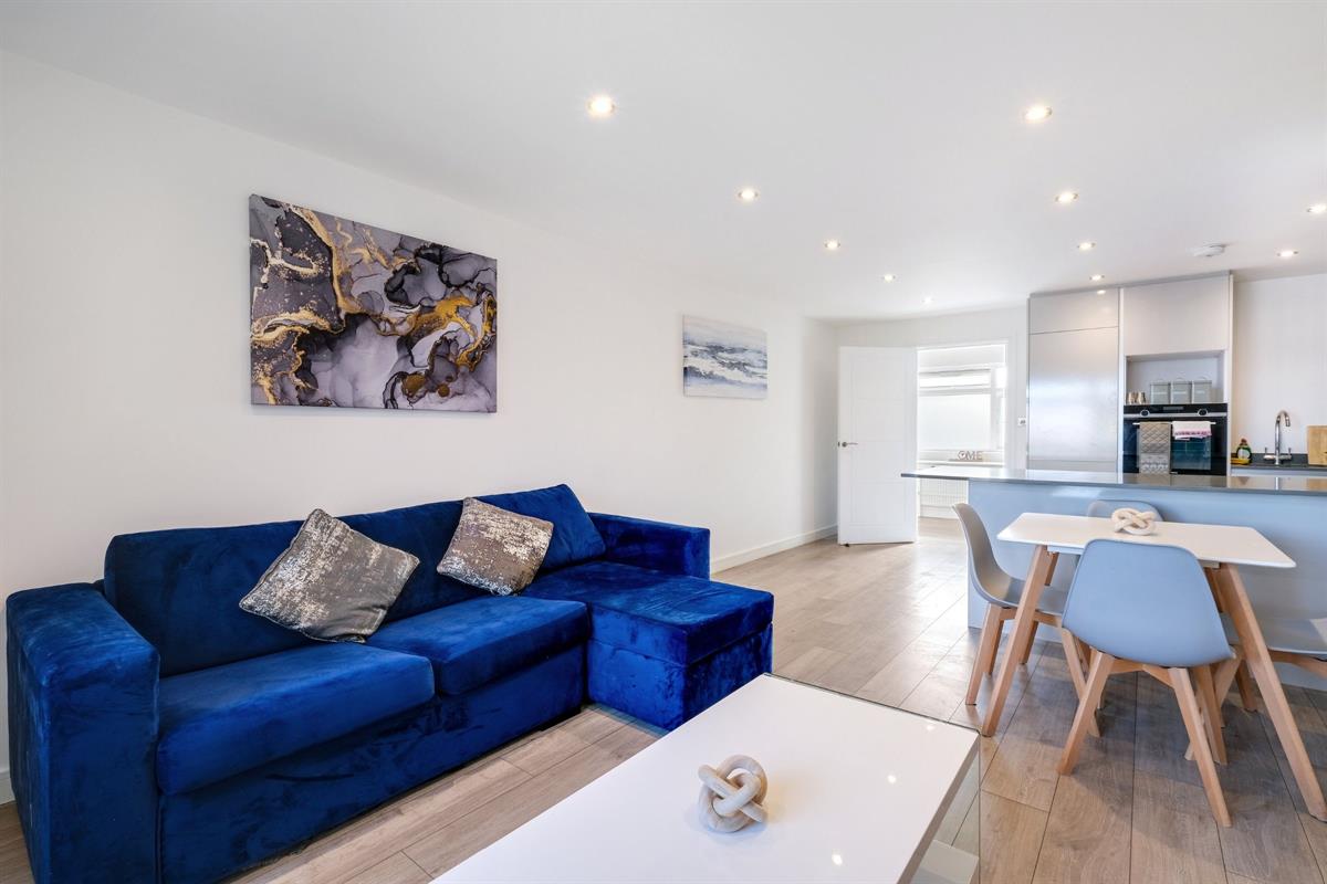 2 bed Apartment for rent in Ruislip. From Round Box Estates Ltd