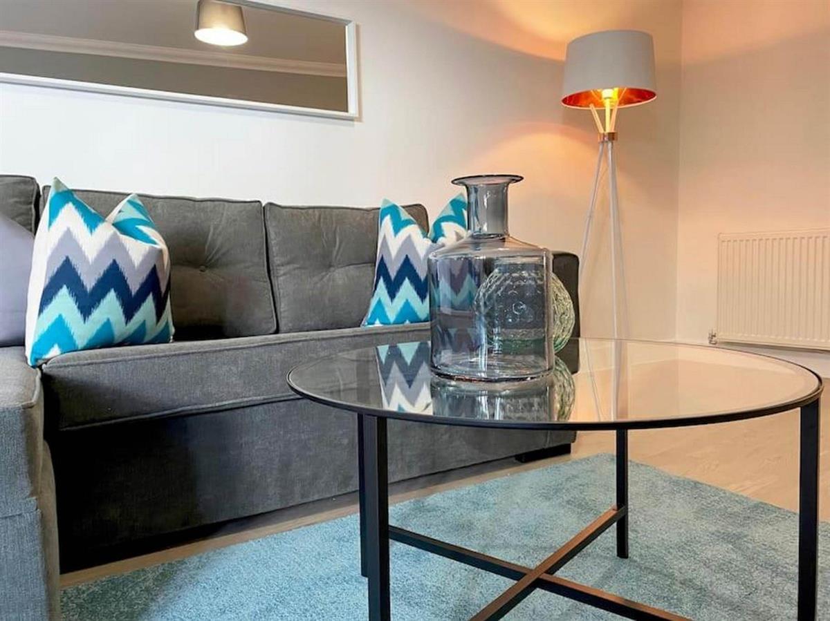2 bed Apartment for rent in Rochester. From Round Box Estates Ltd