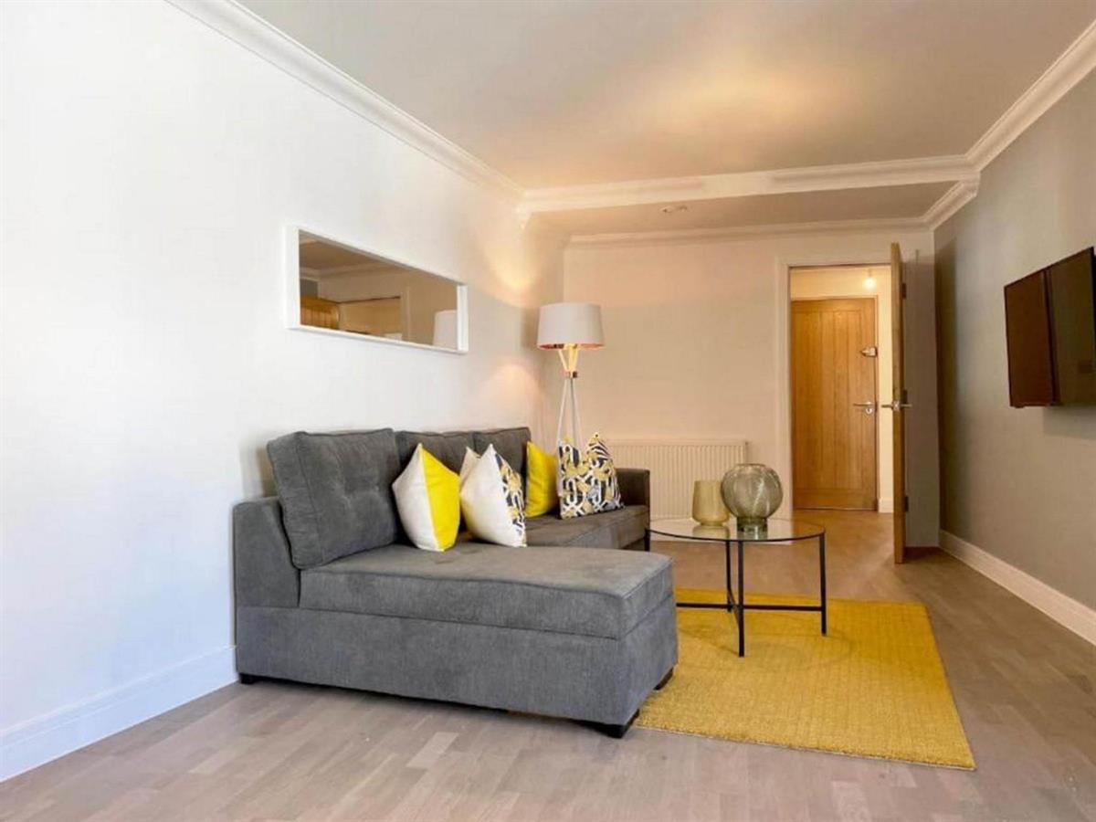 2 bed Apartment for rent in Rochester. From Round Box Estates Ltd