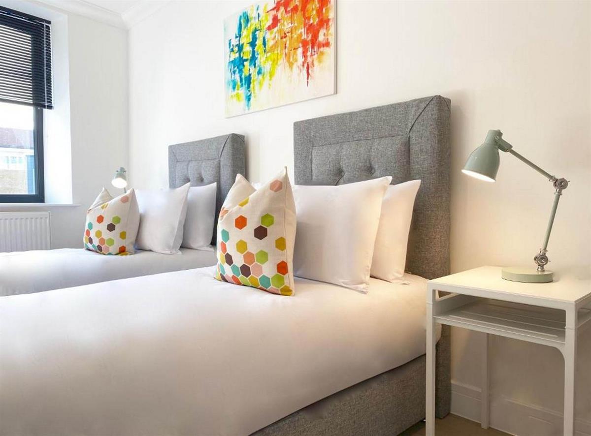 2 bed Apartment for rent in Rochester. From Round Box Estates Ltd