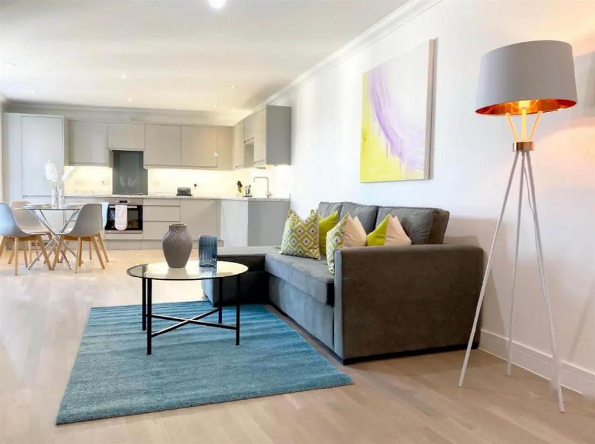 2 bed Apartment for rent in Rochester. From Round Box Estates Ltd