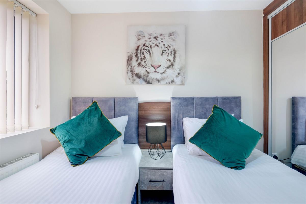 4 bed Detached for rent in Slough. From Round Box Estates Ltd 4 bed Detached for rent in Slough. From Round Box Estates Ltd