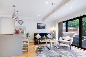 1 bed Apartment for rent in Brentford. From Round Box Estates Ltd