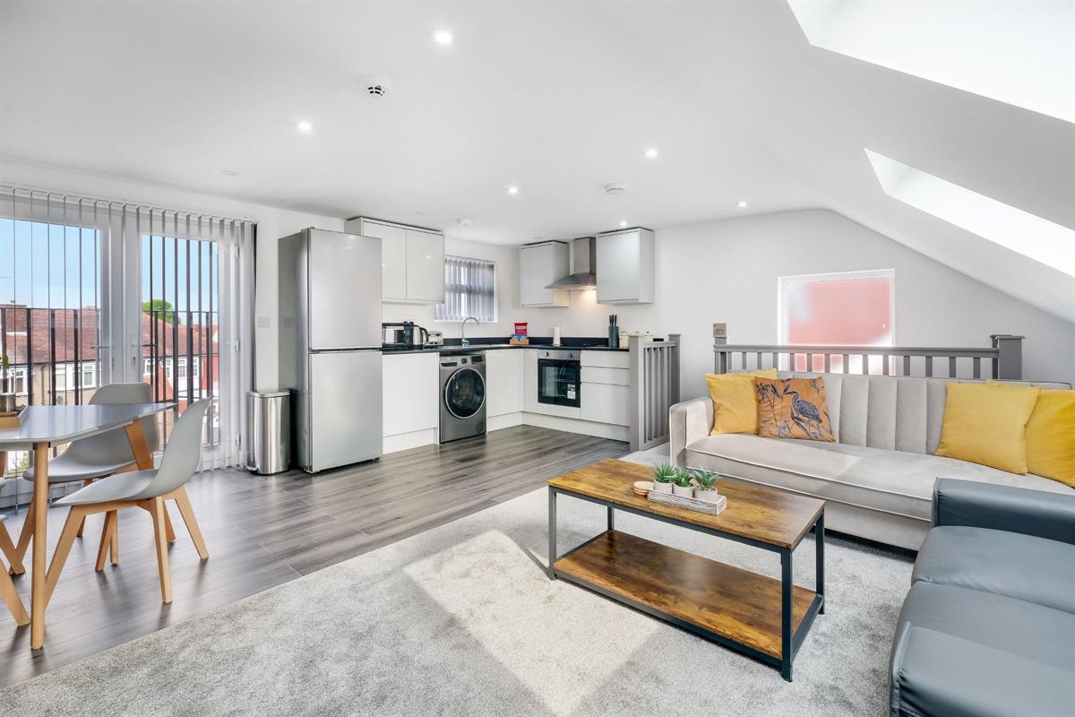 3 bed Apartment for rent in Hounslow. From Round Box Estates Ltd