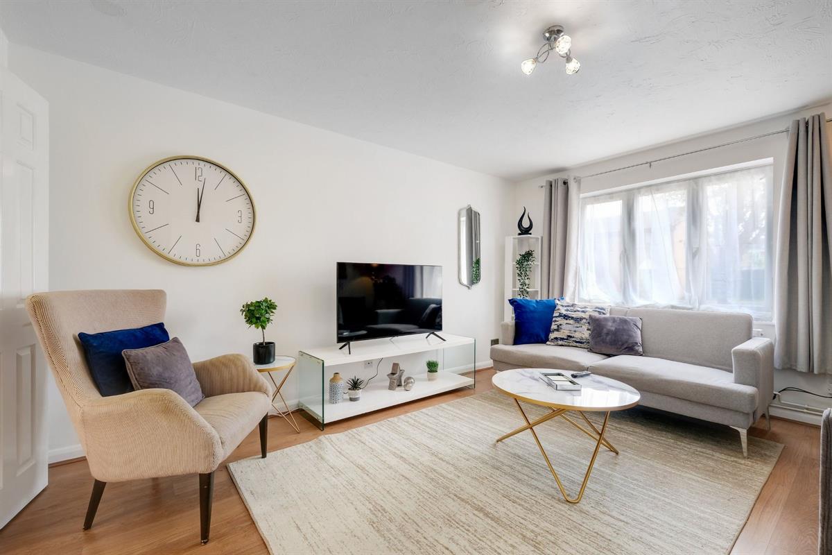 4 bed Semi Detached for rent in Aylesbury. From Round Box Estates Ltd 4 bed Semi Detached for rent in Aylesbury. From Round Box Estates Ltd