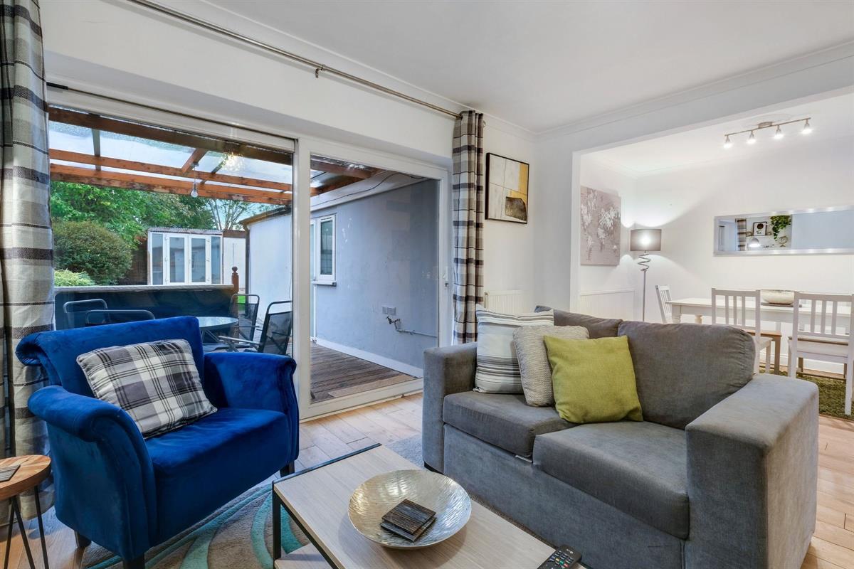 4 bed Detached for rent in Feltham. From Round Box Estates Ltd