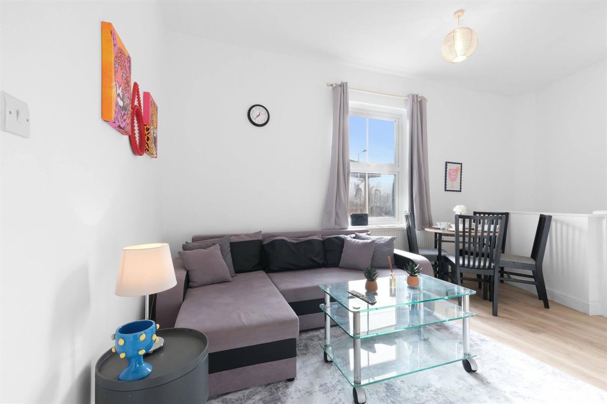 3 bed Apartment for rent in London. From Round Box Estates Ltd