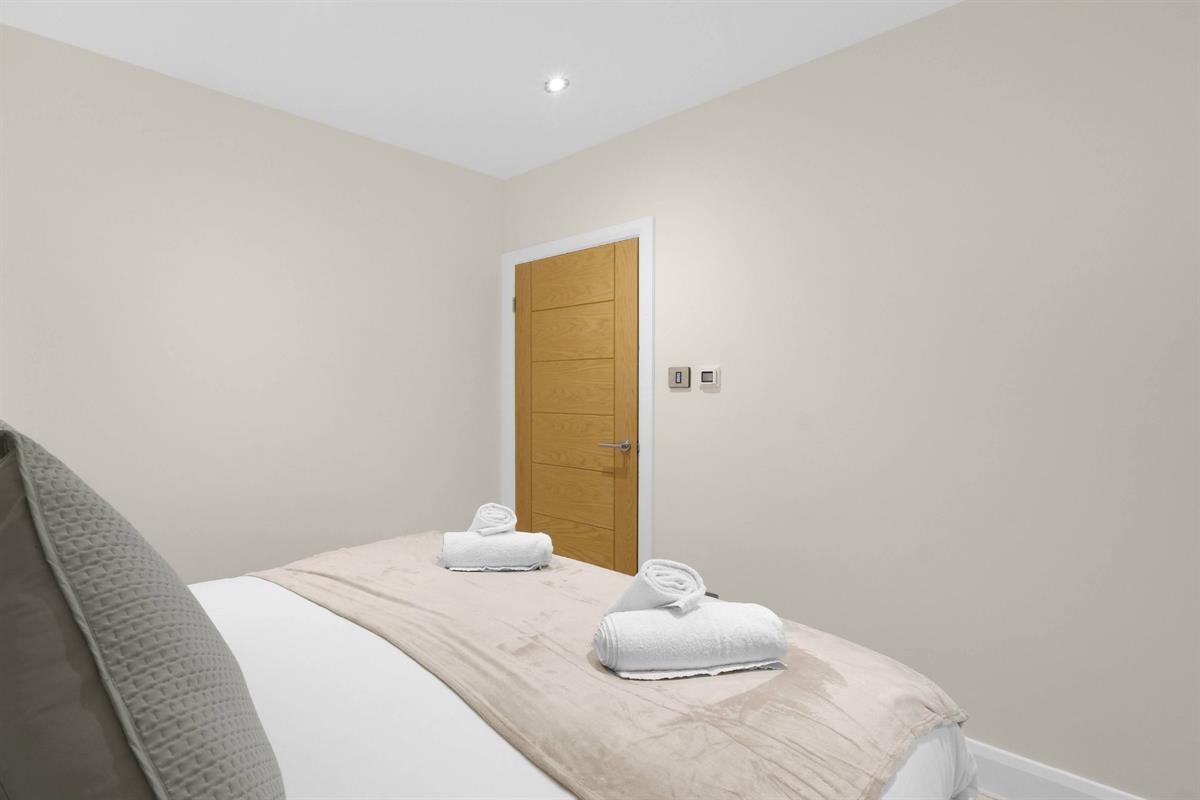 2 bed Detached for rent in Chessington. From Round Box Estates Ltd