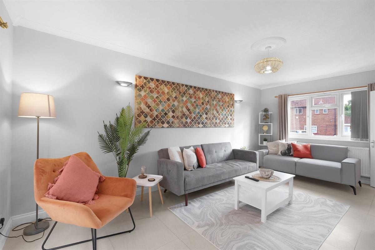 3 bed Mid Terraced House for rent in Slough. From Round Box Estates Ltd