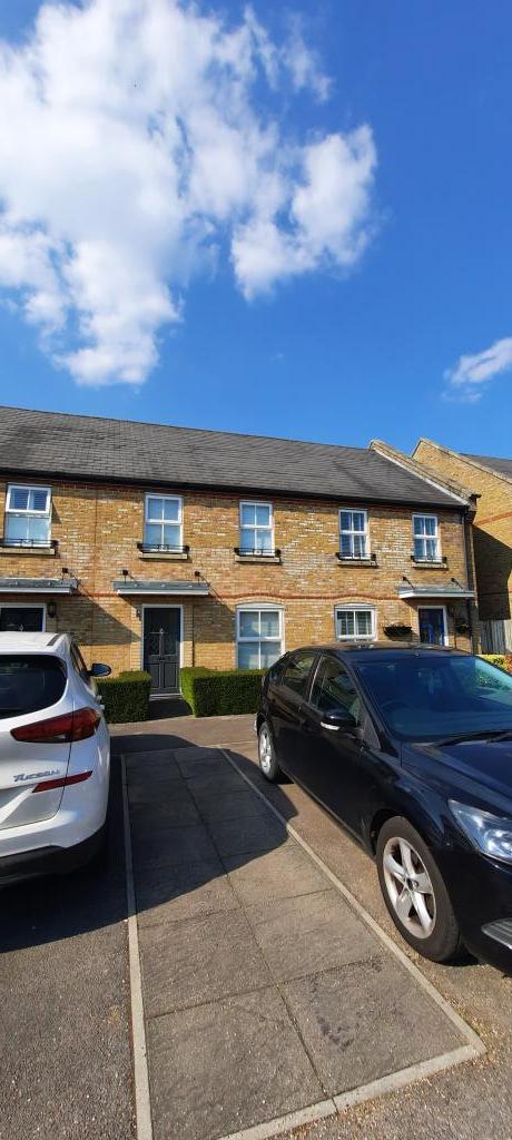 2 bed End of terrace house for rent in Caterham. From Succour Management - Croydon