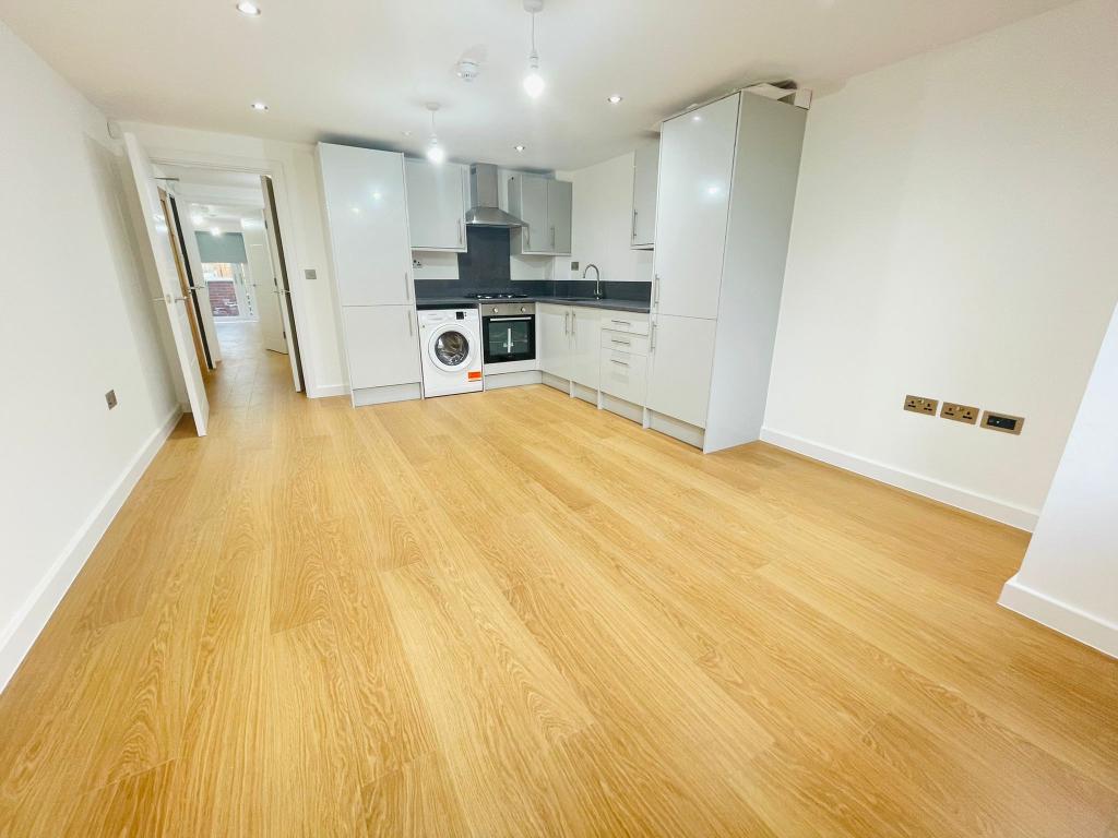 2 bed Flat / Maisonette for rent in Harrow. From REDPAD Estate Agents - Hayes
