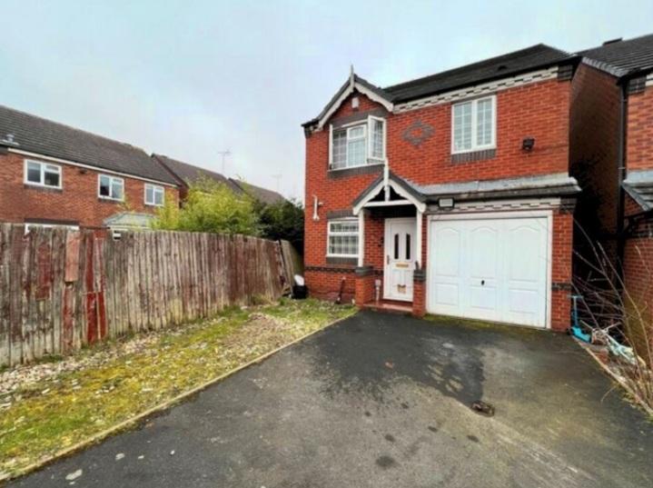 3 bed Detached House for rent in Birmingham. From Oak Tree Estates