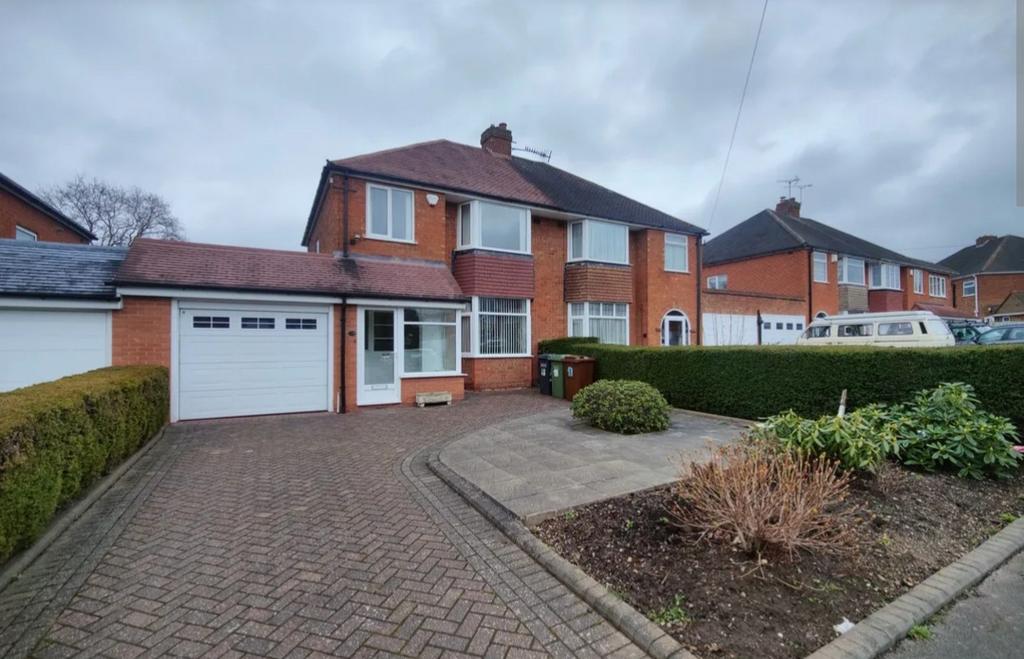 3 bed Semi-Detached House for rent in Solihull. From Oak Tree Estates