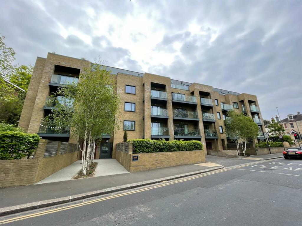 2 bed Penthouse for rent in Brighton and Hove. From Clarity Property Management