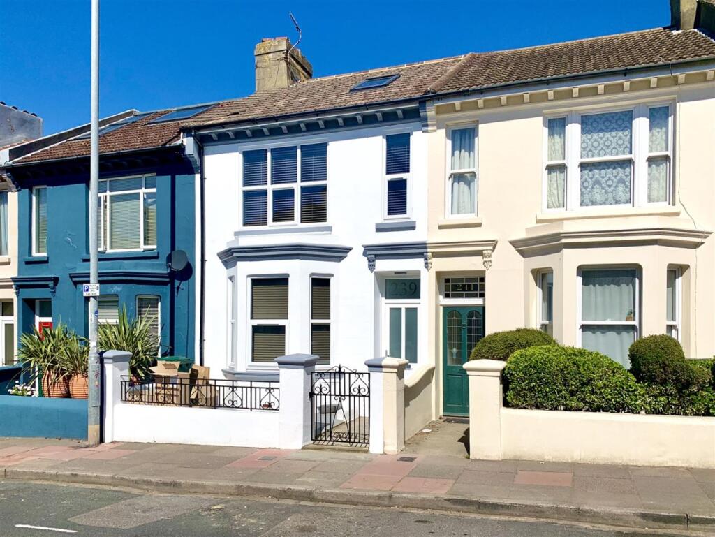 4 bed Mid Terraced House for rent in Ovingdean. From Clarity Property Management 4 bed Mid Terraced House for rent in Ovingdean. From Clarity Property Management