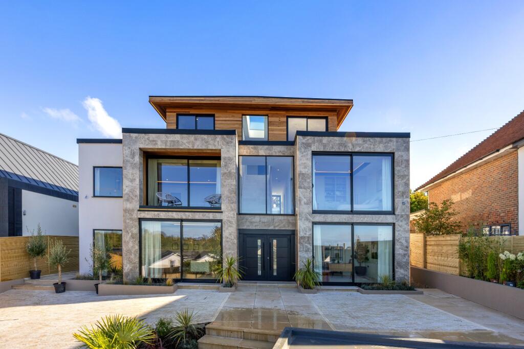 5 bed Detached for rent in Portslade-by-Sea. From Clarity Property Management 5 bed Detached for rent in Portslade-by-Sea. From Clarity Property Management