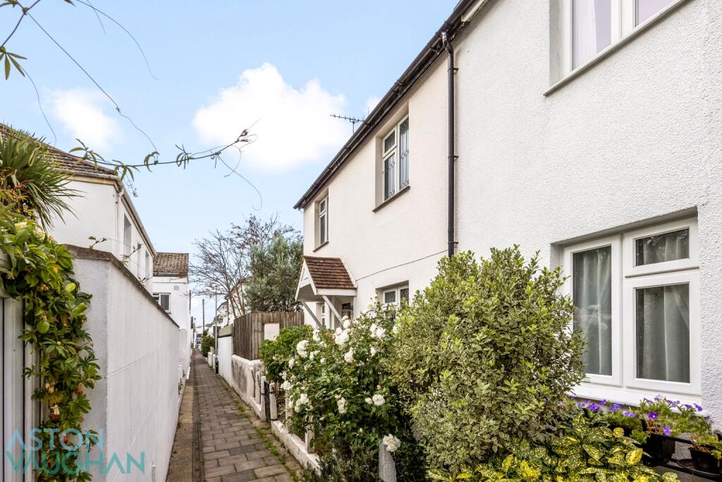 2 bed Mid Terraced House for rent in Brighton and Hove. From Clarity Property Management