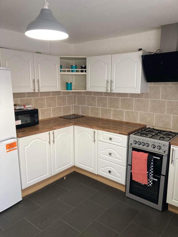 5 bed Room for rent in Hull. From JDQ Homes - Hull