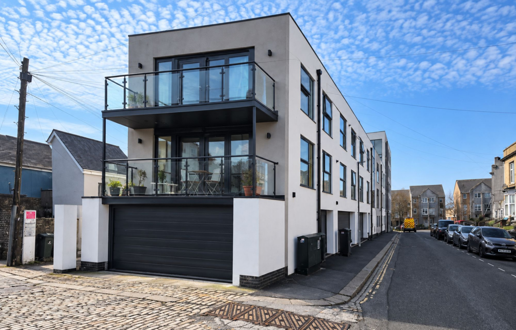 3 bed 1st Floor Flat for rent in Plymouth. From Atwell Martin - Plymouth