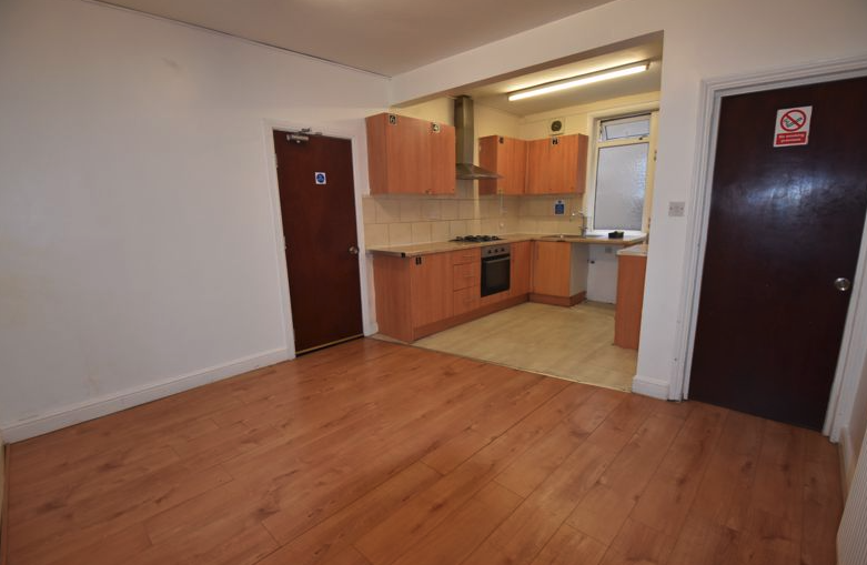 7 bed House of Multiple Occupation for rent in Luton. From Property Investor - Wolverhampton