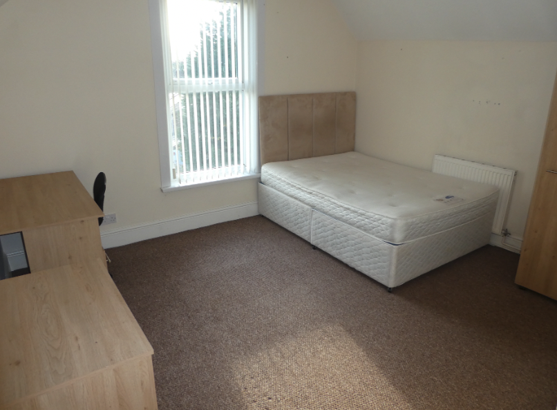9 bed House of Multiple Occupation for rent in Salford. From Property Investor - Wolverhampton