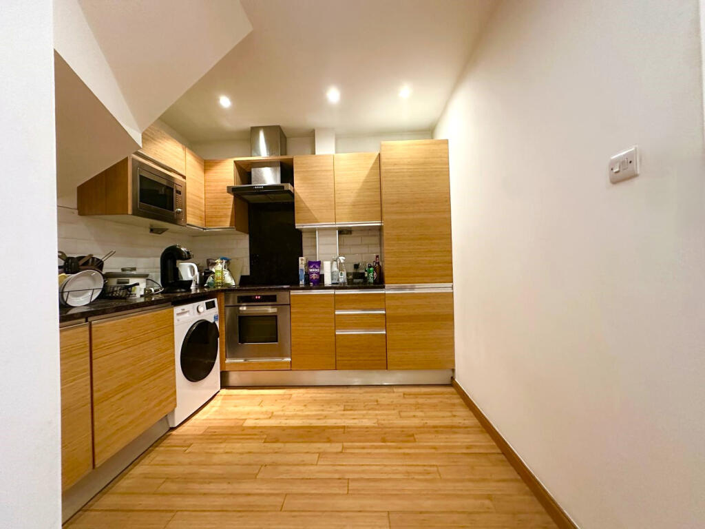 2 bed Apartment for rent in Poplar. From Residential Links - London