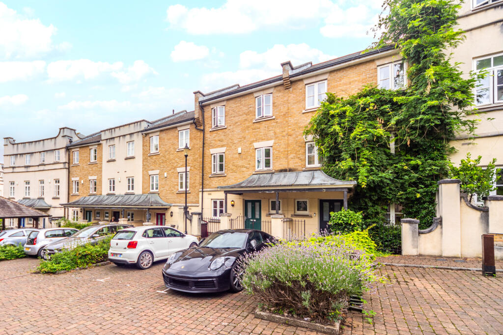 4 bed Mid Terraced House for rent in Clapham. From Residential Links - London 4 bed Mid Terraced House for rent in Clapham. From Residential Links - London