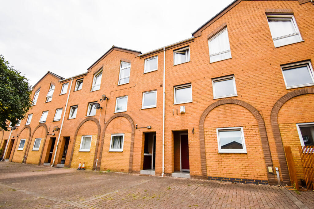 5 bed Mid Terraced House for rent in Poplar. From Residential Links - London