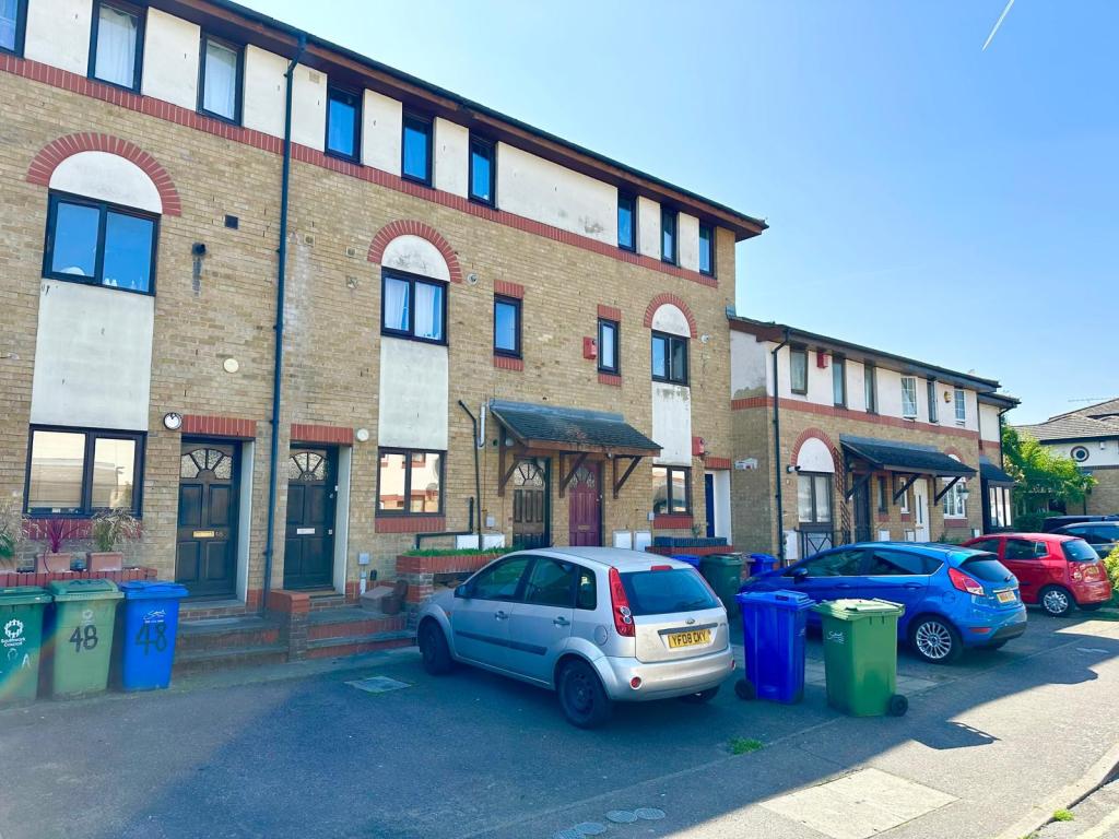 4 bed Mid Terraced House for rent in Bermondsey. From Residential Links - London