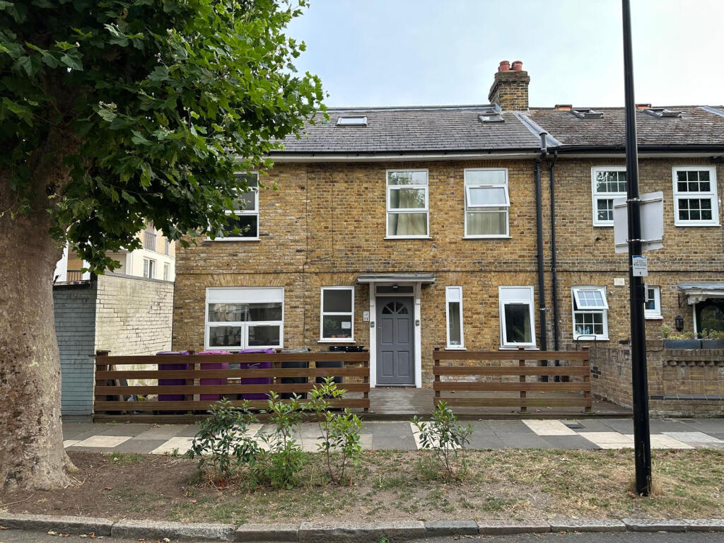 4 bed 1st Floor Flat for rent in Poplar. From Residential Links - London 4 bed 1st Floor Flat for rent in Poplar. From Residential Links - London