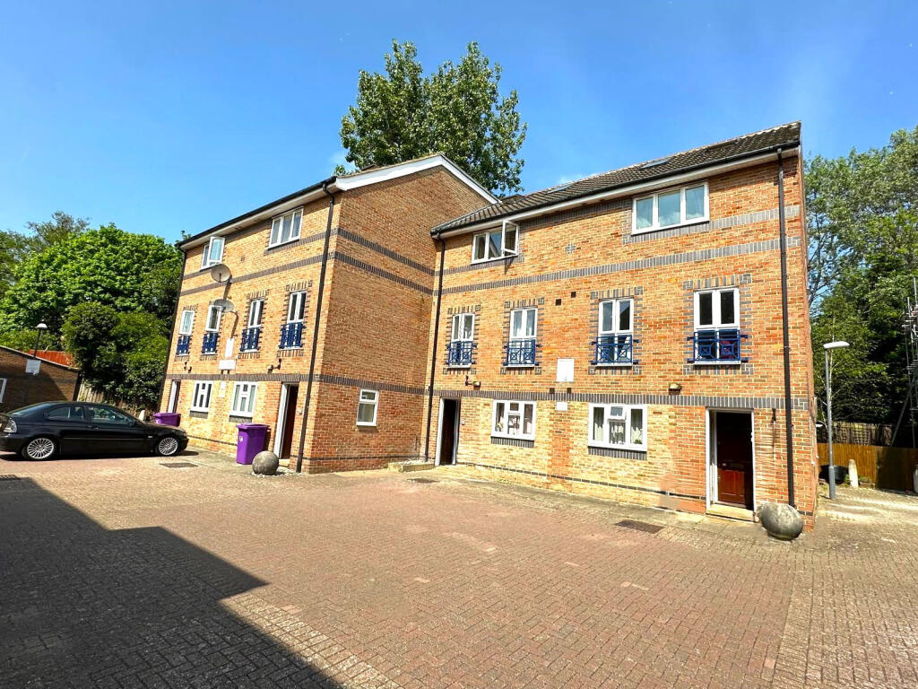 6 bed Detached for rent in Poplar. From Residential Links - London 6 bed Detached for rent in Poplar. From Residential Links - London