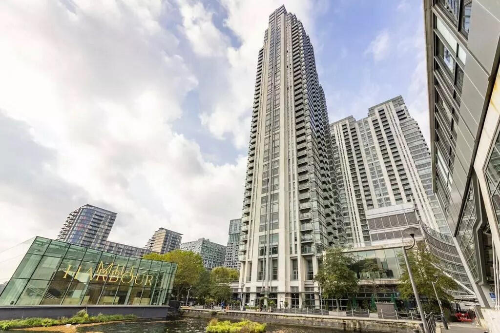 2 bed Penthouse for rent in Poplar. From Residential Links - London