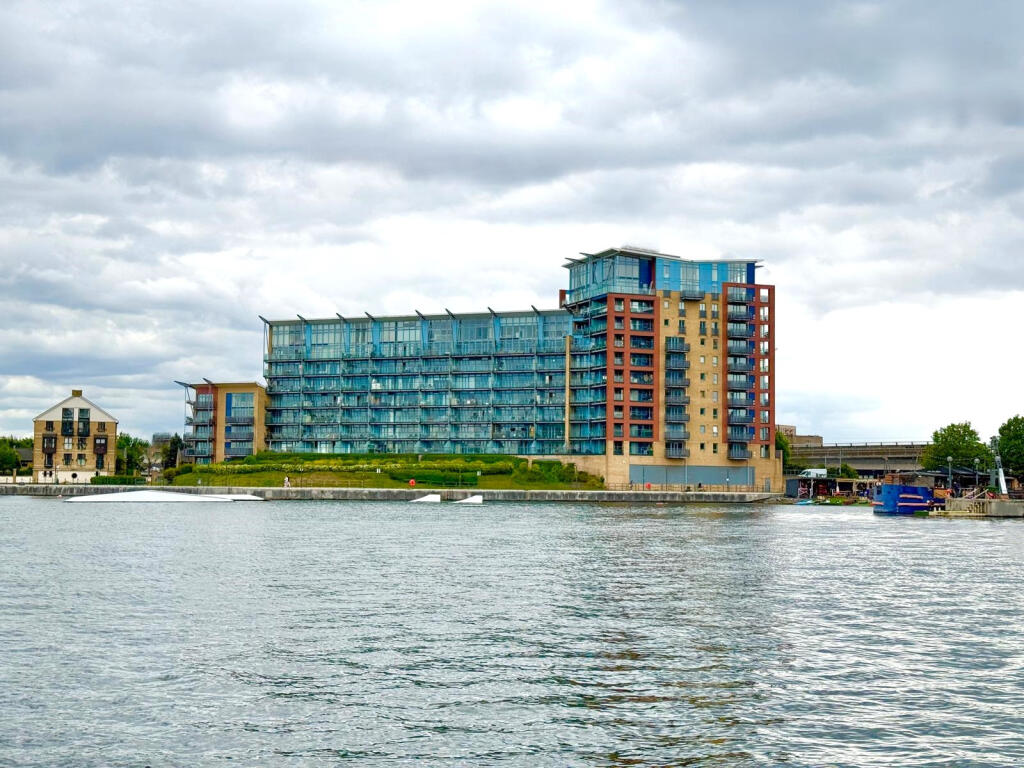 2 bed Apartment for rent in Poplar. From Residential Links - London