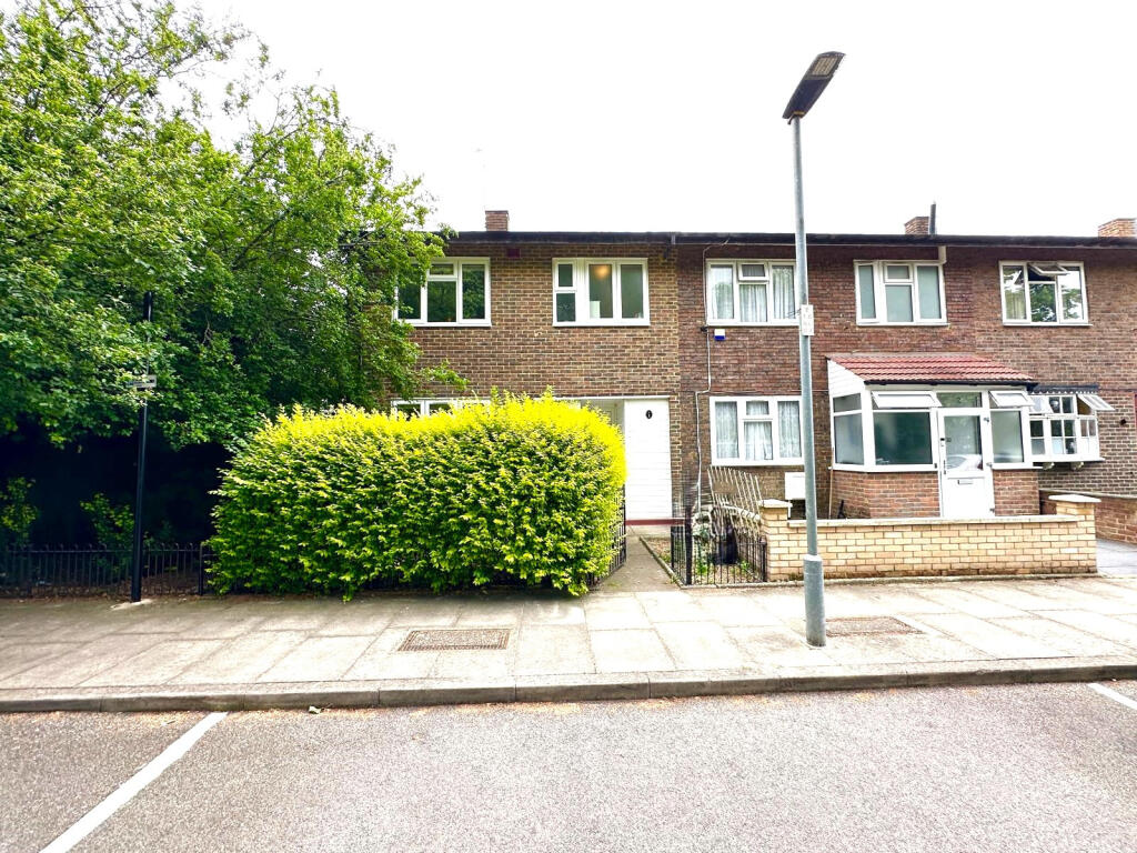 4 bed End of Terrace for rent in Stepney. From Residential Links - London