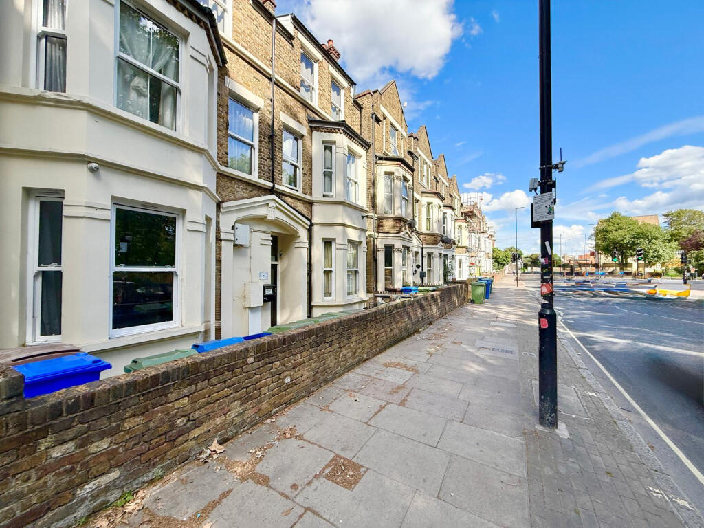 2 bed Mid Terraced House for rent in Bermondsey. From Residential Links - London