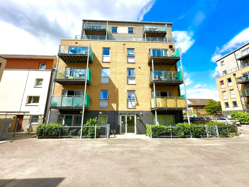2 bed Apartment for rent in Bow. From Residential Links - London
