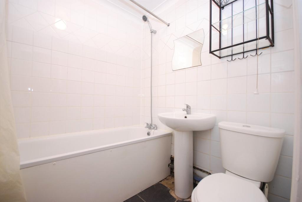 2 bed Apartment for rent in London. From Extra Mile Property - London