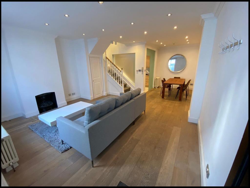 2 bed Mews House for rent in London. From London Homestead Property Management Ltd - London