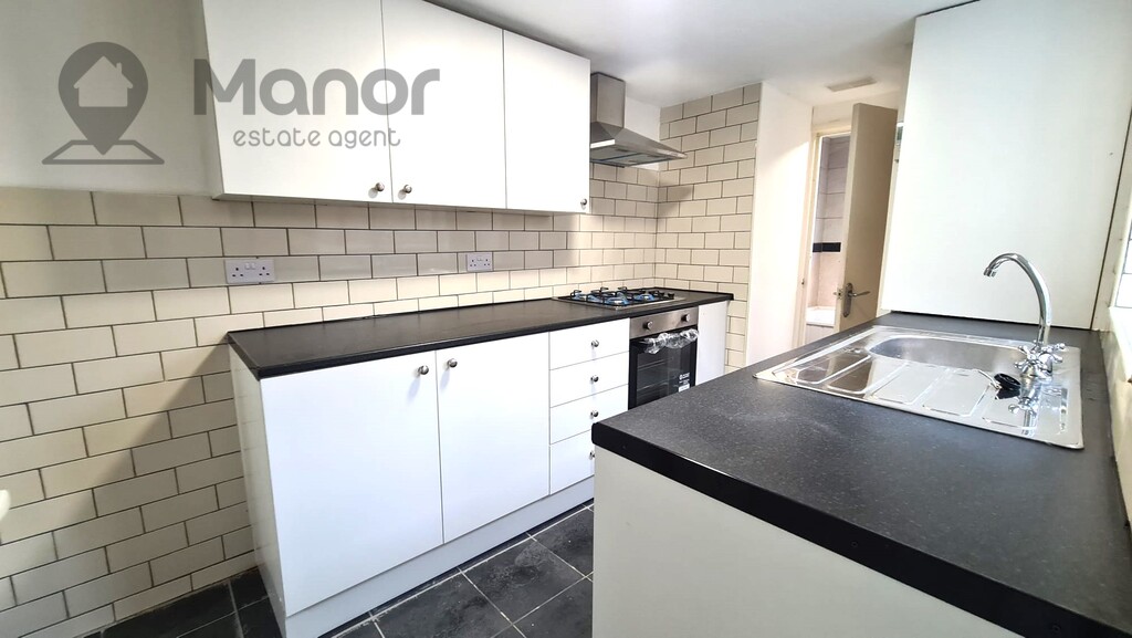 3 bed Mid Terraced House for rent in Swanscombe. From Manor Estate Agent