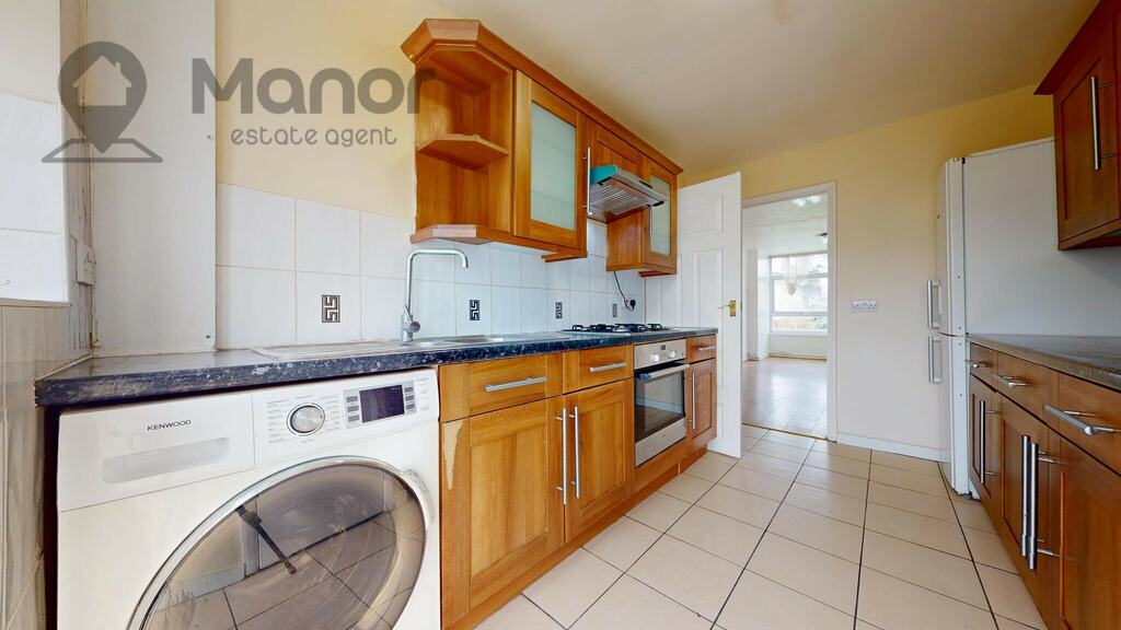 2 bed Flat for rent in Romford. From Manor Estate Agent