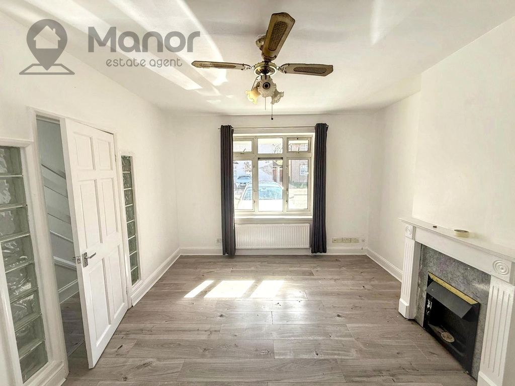 3 bed Mid Terraced House for rent in Dagenham. From Manor Estate Agent