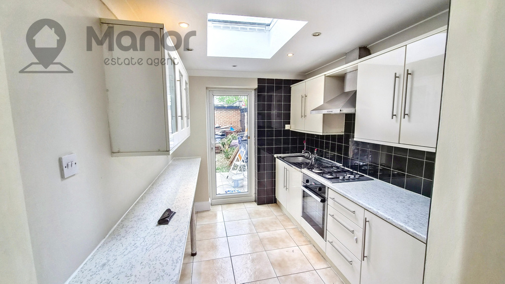 2 bed 1st Floor Flat for rent in Ilford. From Manor Estate Agent