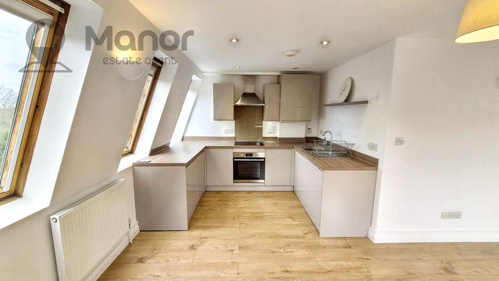 2 bed 1st Floor Flat for rent in Brentwood. From Manor Estate Agent