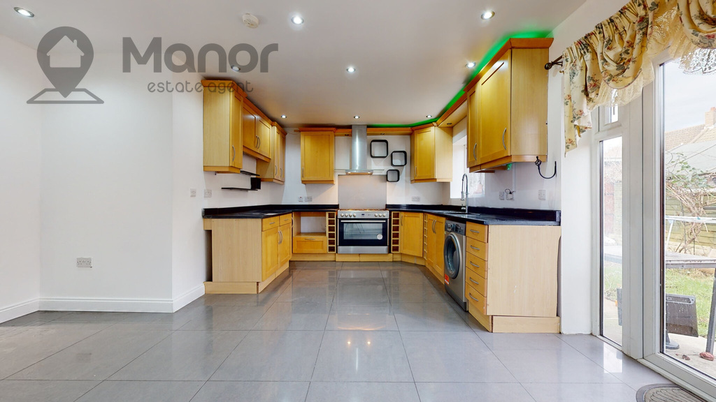 3 bed End of Terrace for rent in BARKING. From Manor Estate Agent