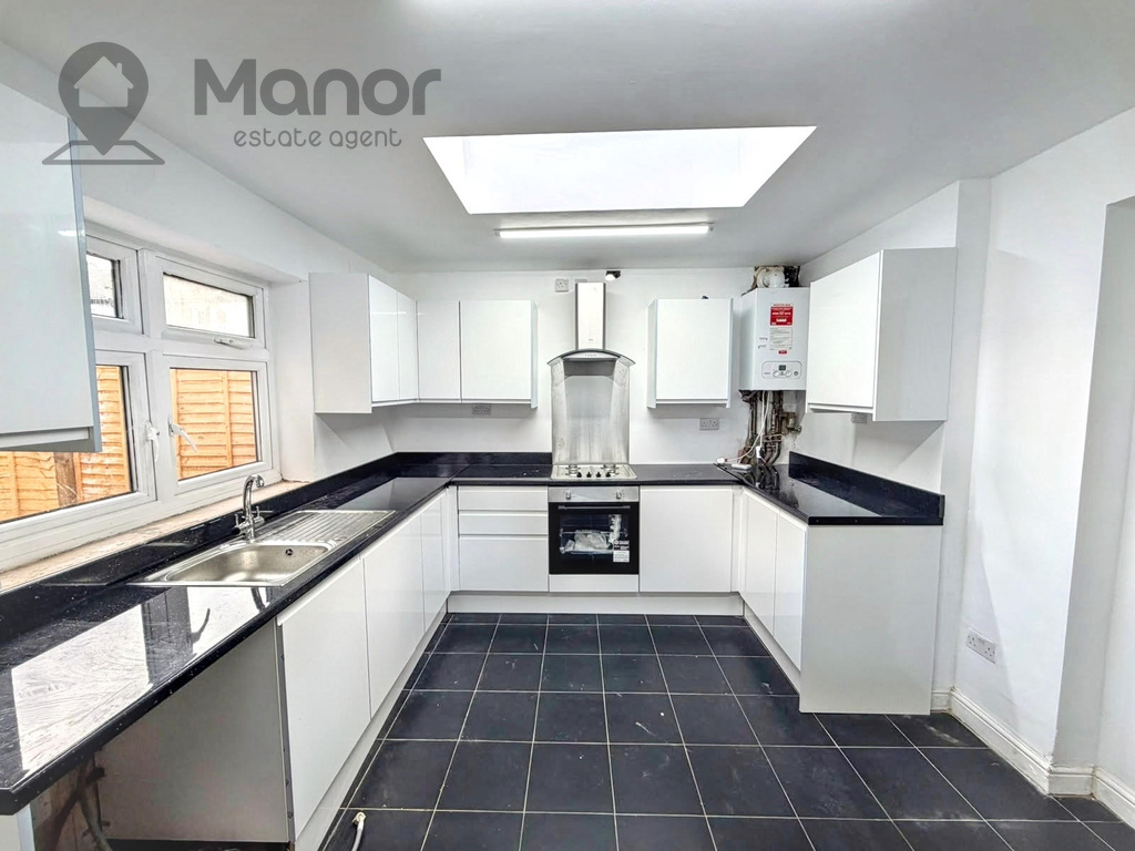 5 bed Mid Terraced House for rent in London. From Manor Estate Agent 5 bed Mid Terraced House for rent in London. From Manor Estate Agent