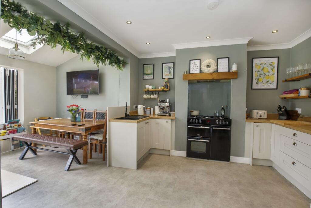 4 bed Semi Detached for rent in York. From Anderton McClements - York 4 bed Semi Detached for rent in York. From Anderton McClements - York