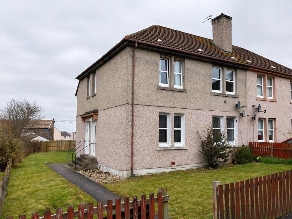 1 bed 1st Floor Flat for rent in Carluke. From Love Letts, Love Sales - Motherwell 1 bed 1st Floor Flat for rent in Carluke. From Love Letts, Love Sales - Motherwell