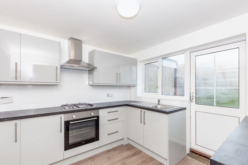 3 bed Mid Terraced House for rent in Oxford. From Chesterton Yeates - Cowley